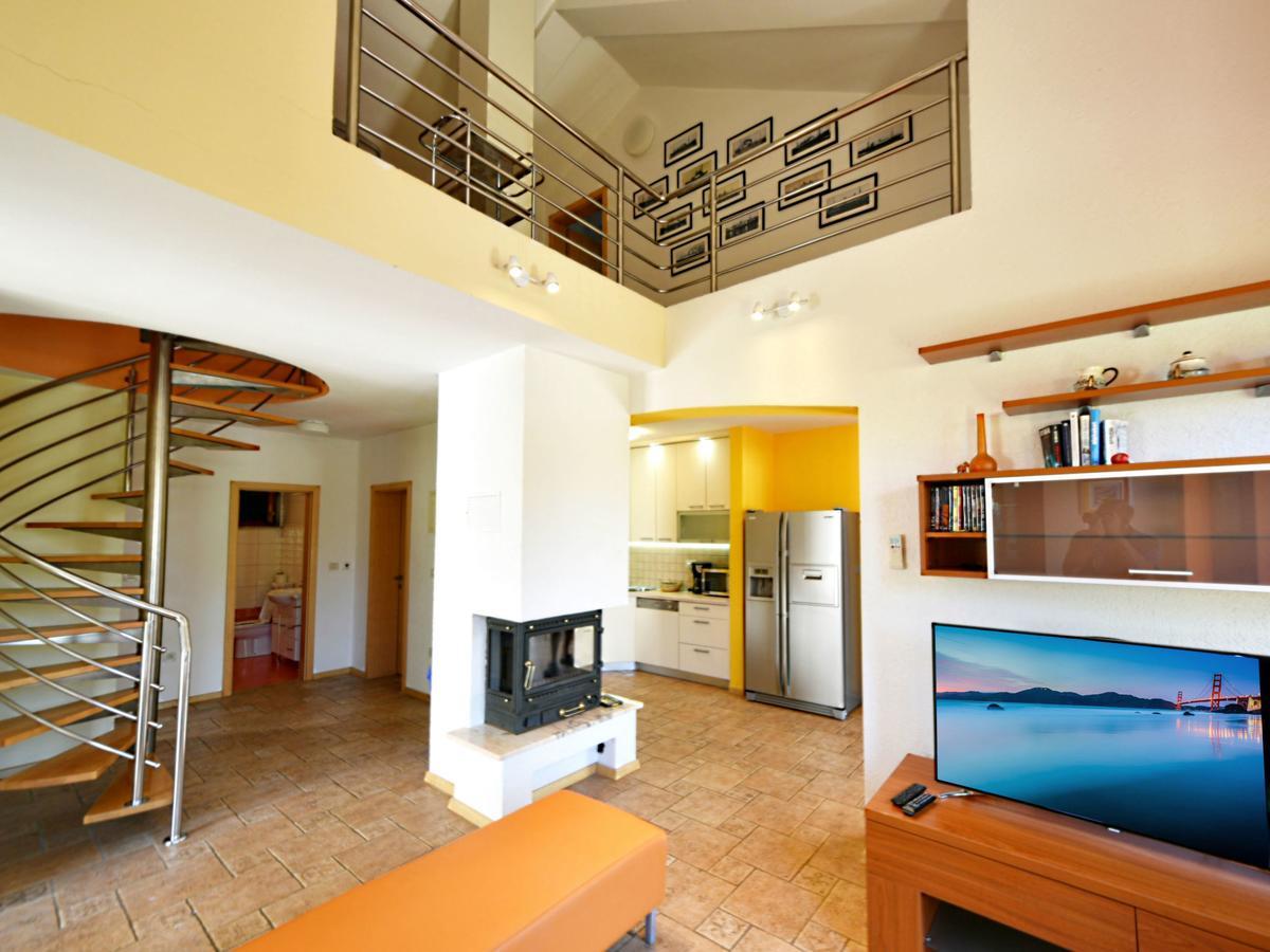 Villa Yellow House By Interhome ディクロ エクステリア 写真
